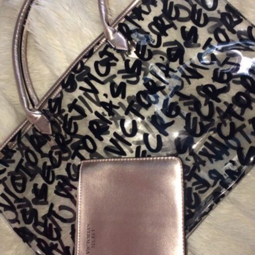 Victoria's Secret tote and wristlet set New - Picture 2 of 2